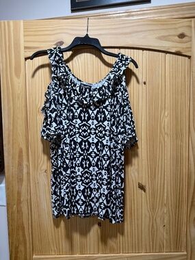 Wrangler cold shoulder spandex cotton flowy arm top NWOT